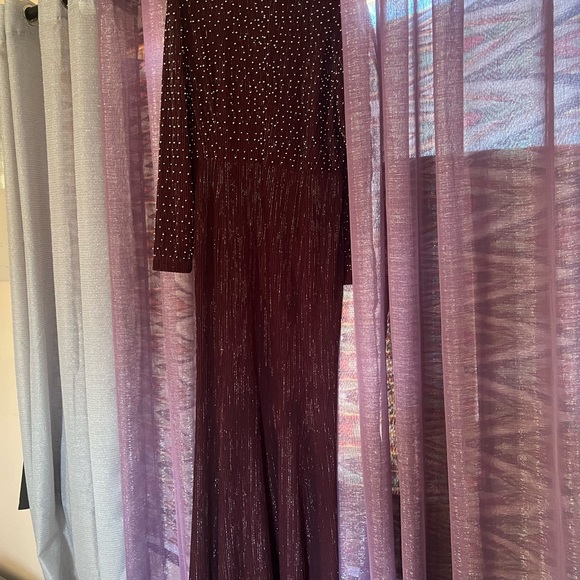 Dress - Picture 3 of 4